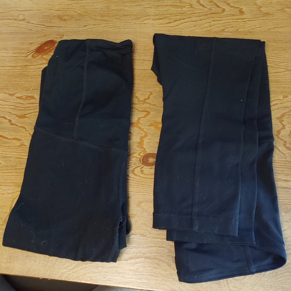 Lot of 2 Ingrid & Isabel Maternity cropped workout